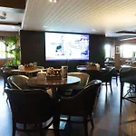 Village Hotel Leeds North 